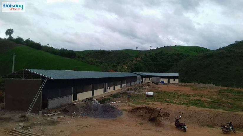 Học sinh ở Chiềng Sơ nô nức khai giảng tại ngôi trường mới xây dựng4