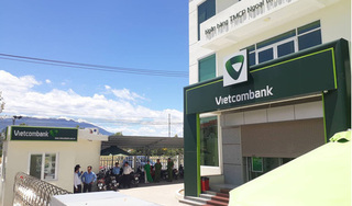 Nóng: Hai đối tượng dùng súng cướp ngân hàng Vietcombank ở Khánh Hòa