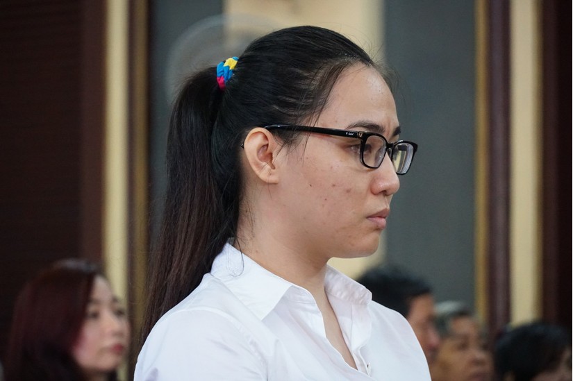 Hoa hậu ma túy Trần Kim Yến ra tòa với gương mặt vô hồn, ngờ nghệch