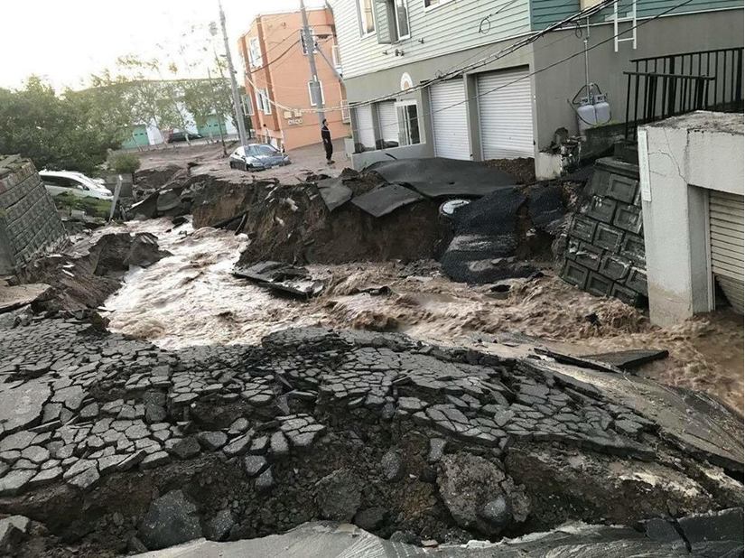 Bão vừa qua, động đất lại tới khiến Nhật Bản tan hoang