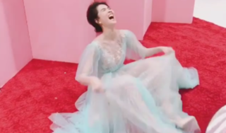 Mặc váy trong suốt lại ngồi 'kém sang', Ngọc Trinh bị 'bóc' vì nói tục trên mạng xã hội