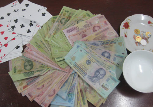 Khởi tố nguyên Phó Giám đốc Sở ở Quảng Ninh đánh bạc