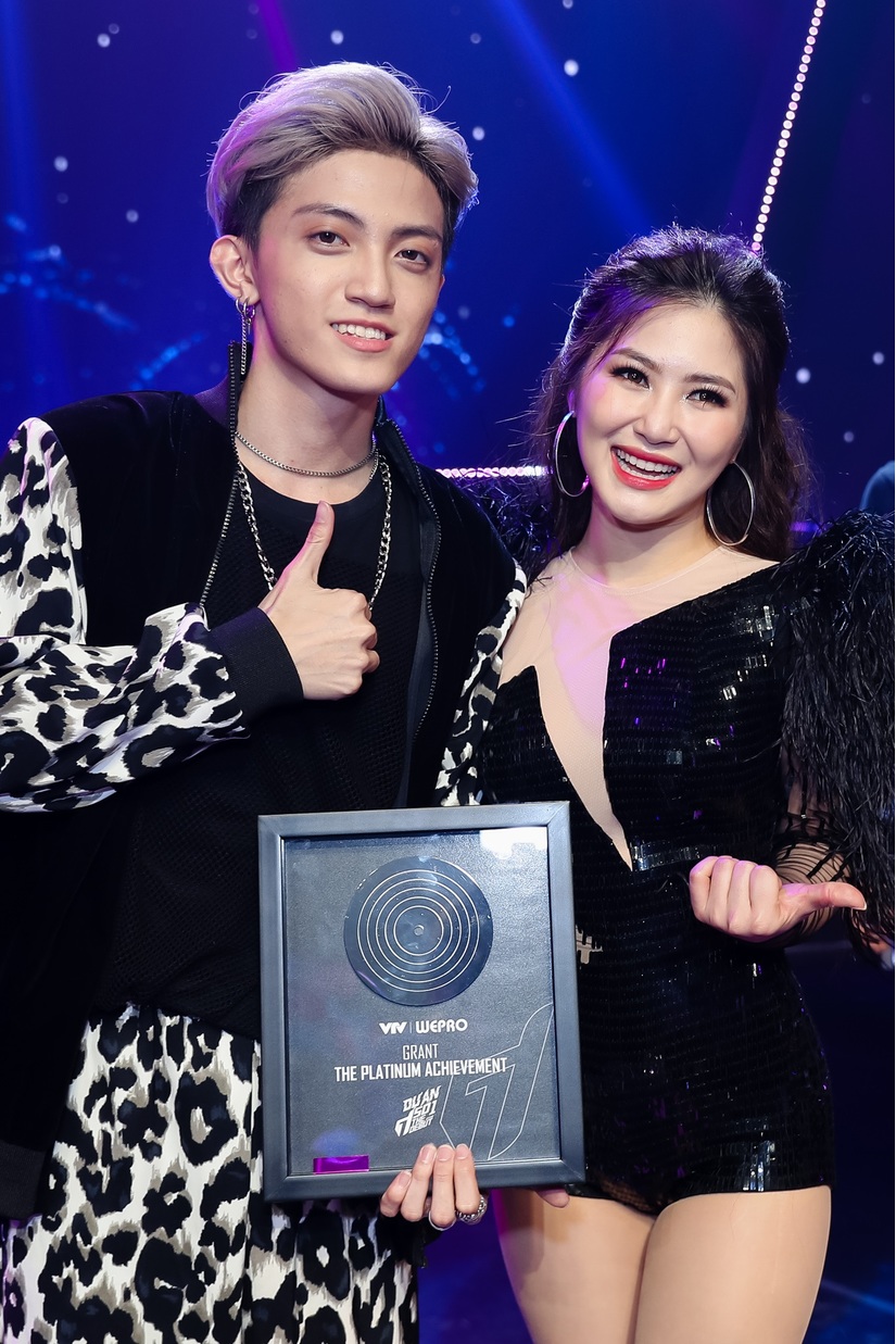 Tùng Dương đăng quang, Ngọc Vi nhận quà đặc biệt của Trà Thanh nhiệt Dr Thanh tại đêm chung kết The Debut
