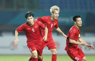 HLV Singapore: 'Bóng đá Việt Nam đã bỏ xa chúng ta 5 năm'
