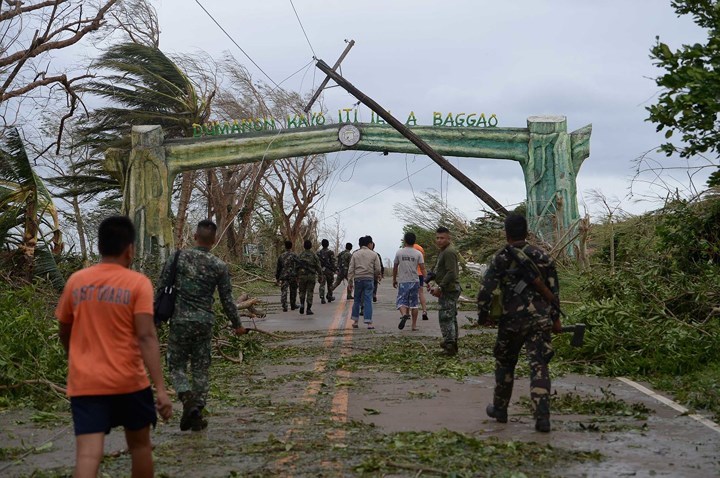 Hình ảnh Philippines tan hoang sau khi Siêu bão Mangkhut càn quét làm 16 người chết