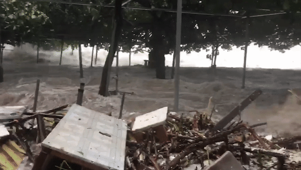 Siêu bão Mangkhut càn quét Hong Kong