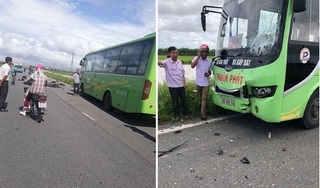 Nam Định: Xe máy va chạm với xe khách, 2 thanh niên tử vong