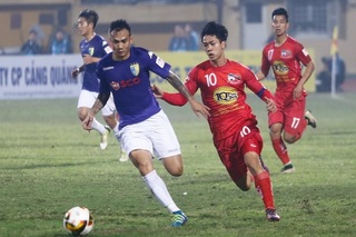 Hàng thủ thi đấu như mơ ngủ, HAGL thất thủ trước Hà Nội FC