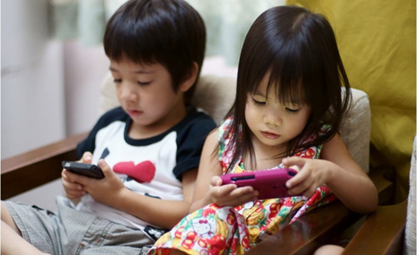 Những dấu hiệu cảnh báo trẻ nghiện smartphone mà cha mẹ thường bỏ qua