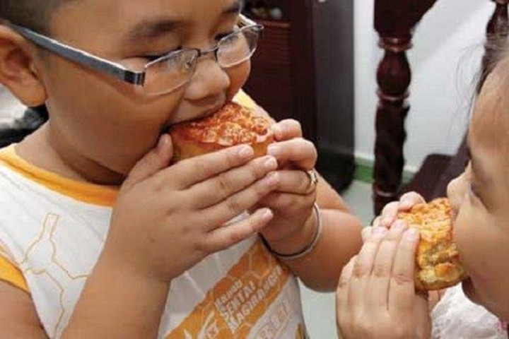 Chuyên gia dinh dưỡng cảnh báo việc cho trẻ ăn bánh trung thu
