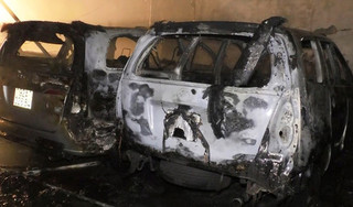 Đà Nẵng: Gara ô tô bất ngờ bốc cháy, nhiều xe bị thiêu rụi