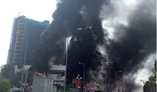 Cháy ngùn ngụt ở Trung tâm thương mại cao nhất TP Yên Bái