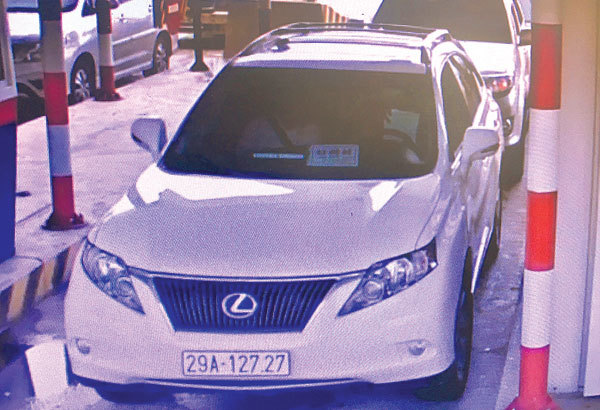 Cao tốc Hà Nội-Hải Phòng thất thu vì siêu xe Cadilac lại đi 'hộ đê'