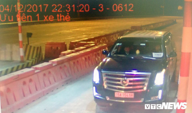 Cao tốc Hà Nội-Hải Phòng thất thu vì siêu xe Cadilac lại đi 'hộ đê'