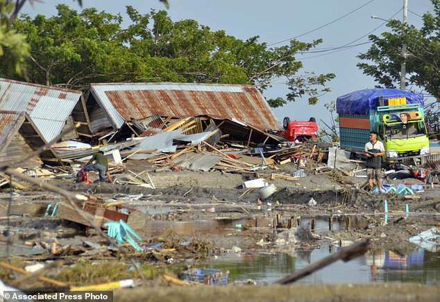 Con số cao kinh hoàng sau sóng thần ở Indonesia: 405 người chết