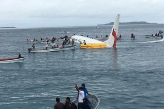 Vụ máy bay lao xuống biển tại Micronesia: 4 công dân Việt Nam an toàn