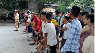 Huy động mọi biện pháp bắt giữ kẻ ôm lựu đạn cố thủ trong nhà ở Nghệ An