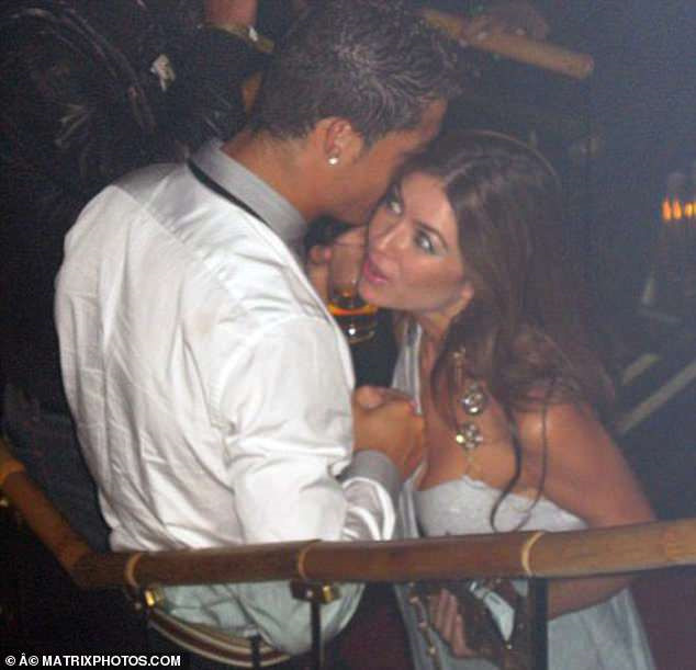 Tiền đạo Ronaldo hiếp dâm