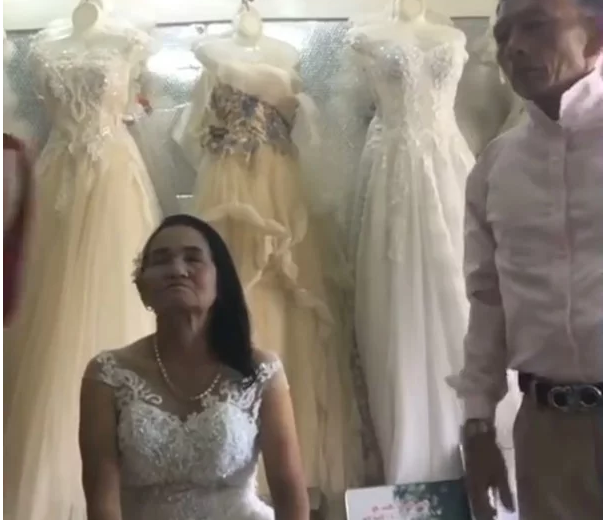 Sự thật phía sau clip cụ bà 70 tuổi ở Nghệ An thử váy cưới trẻ trung