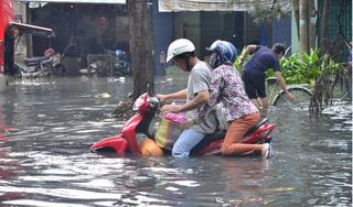 Giải cứu ngập đường Kinh Dương Vương tại TP. HCM bằng máy bơm: Có không lợi ích nhóm?