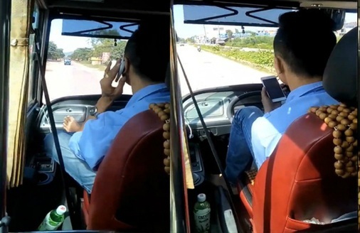  tài xế lái xe buýt bằng chân nghe điện thoại