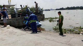 Đi đánh cá, tá hỏa phát hiện thi thể thanh niên trôi sông Sài Gòn