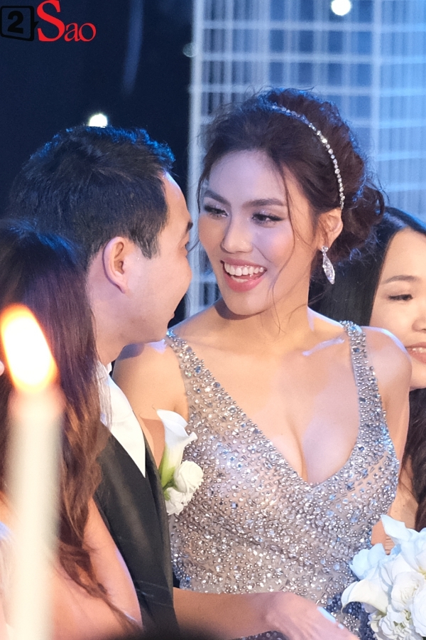 Cô dâu Lan Khuê gợi cảm hết mức trong ngày cưới thiếu gia John Tuấn Nguyễn 