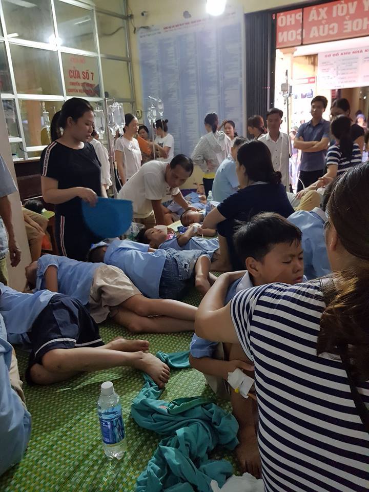 Ninh Bình: Hàng trăm học sinh tiểu học nghi bị ngộ độc sau bữa ăn trưa