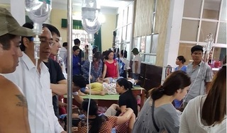 Hàng trăm học sinh nghi ngộ độc ở Ninh Bình: Niêm phong mẫu thức ăn, nước uống
