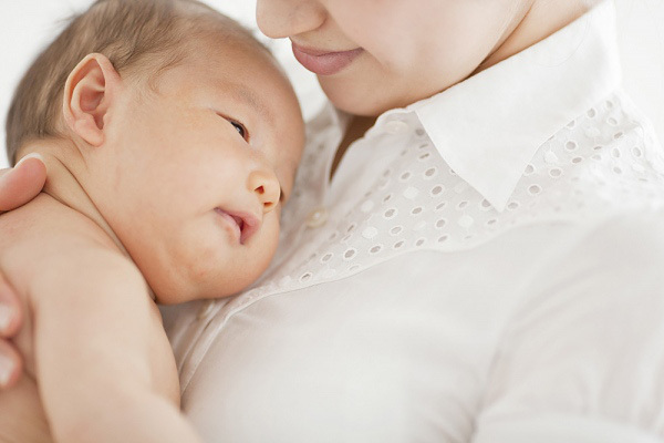 8 điều mẹ cần làm ngay sau sinh cho bé và chính bản thân