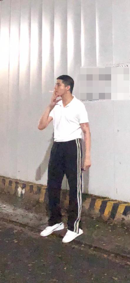 Noo Phước Thịnh  trầm tư hút thuốc giữa 'tâm bão' bị kiện