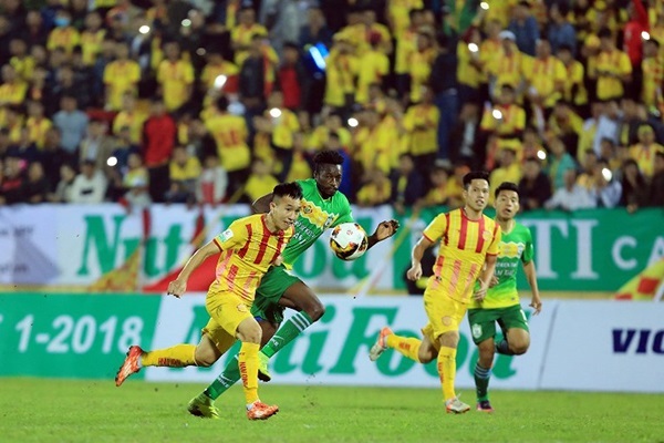 Cầu thủ Nam Định đón tin vui trước trận quyết đấu với Cần Thơ