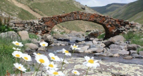 Cầu đá 300 năm tuổi biến mất một cách bí ẩn