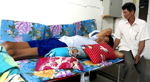 Nam thanh niên Cà Mau bất ngờ cao 2,5m sau đợt sốt kéo dài