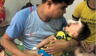 Nghệ An: Thêm 1 trường hợp bé 2 tuổi bị chó Becgie cắn rách mặt, tổn thương mắt