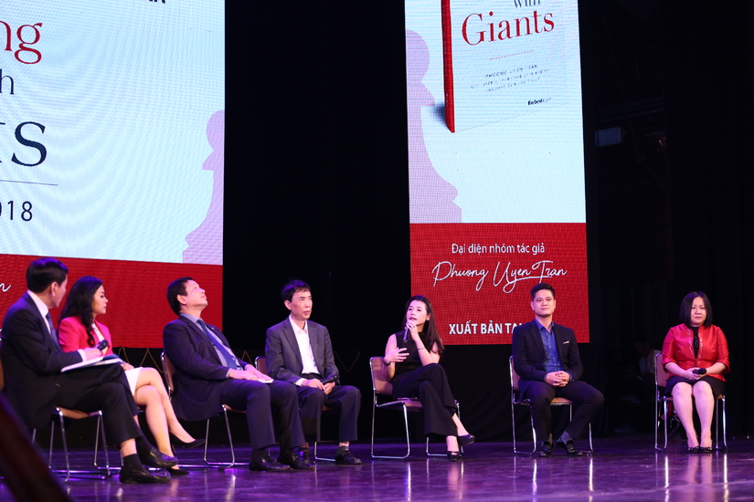 Giới CEO đánh giá như thế nào về Cuốn sách ‘Competing With Giant' của doanh nhân Trần Uyên Phương?