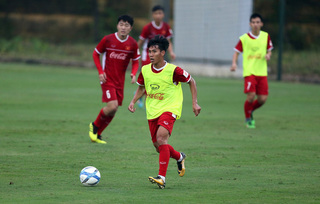 Đội tuyển Việt Nam đã có mặt tại Hàn Quốc, chiều nay bắt đầu tập luyện
