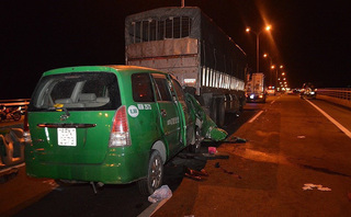 Vì đâu taxi Mai Linh húc đuôi xe tải đang dừng đỗ làm 3 người chết?