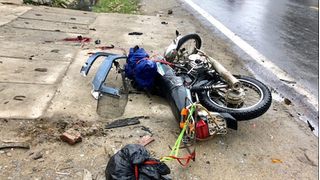Va chạm với xe đầu kéo, 2 du khách nước ngoài tử vong ở Hà Giang 