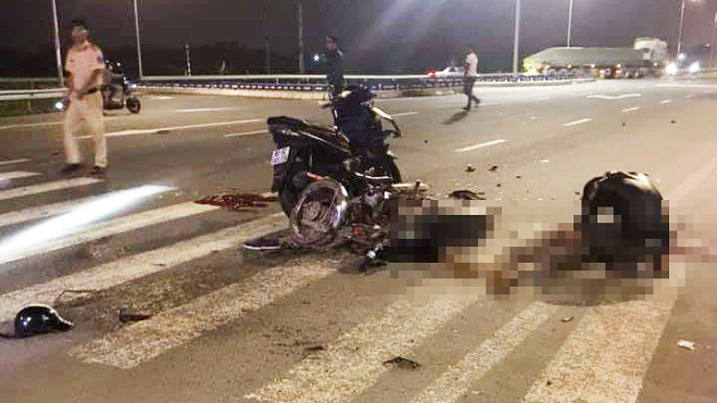 Hiện trường vụ tai nạn hai xe máy đối đầu ở QL 38 tại Hà Nam khiến hai người tử vong. Ảnh MXH Giao Thông
