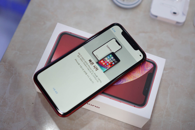 Bất ngờ với giá iPhone XR tại Việt Nam