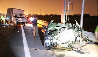 Tai nạn kinh hoàng trên cao tốc Quảng Ninh - Hải Phòng, xe Mazda3 nát bét, 2 người tử vong