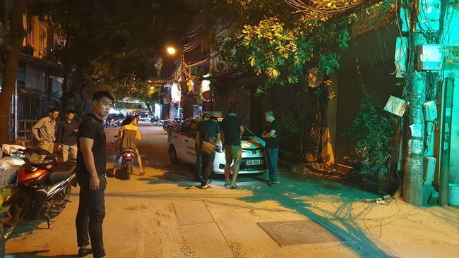 Viên đạn xuyên qua trực tràng, găm bên hông tài xế taxi bị bắn ở Hà Nội