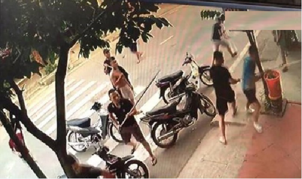 Thanh Hoá: Nhóm côn đồ hung hãn vào nhà riêng chém 2 anh em ruột thương tích