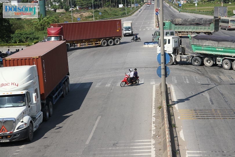 Cây cầu duy nhất ở Hà Nội chỉ dành cho người đi bộ, xe thô sơ và xe máy đi qua15