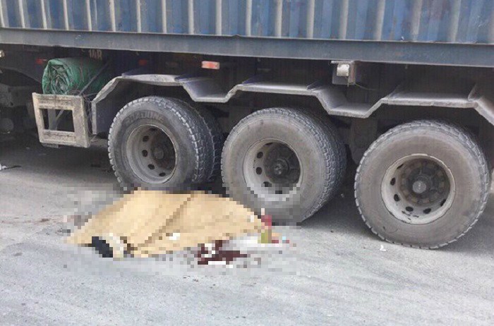 Nam thanh niên người nước ngoài tử vong dưới gầm xe container