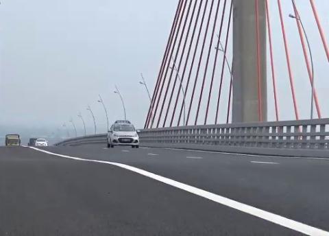 Bộ GVT yêu cầu rà soát cầu Bạch Đằng bị vênh khiến ô tô 'dập dềnh'