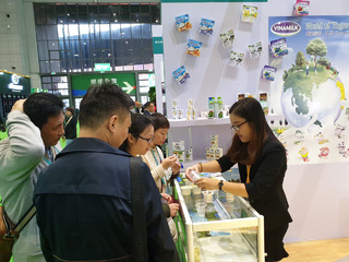 Sản phẩm sữa Vinamilk ra mắt người tiêu dùng Trung Quốc tại dự Hội chợ nhập khẩu quốc tế Trung Quốc lần thứ nhất (CIIE 2018)