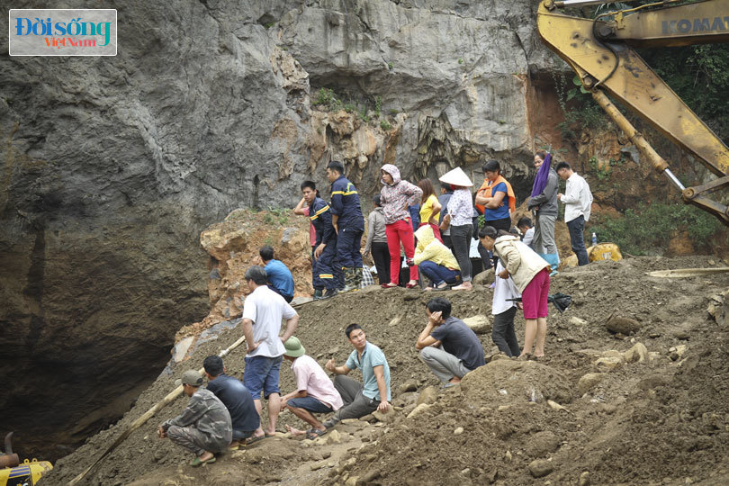 Toàn cảnh vụ sập mỏ vàng ở Hoà Bình khiến 2 người mắc kẹt14