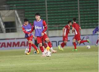 Lộ diện đội hình đội tuyển Việt Nam đấu Lào: Bộ đôi hảo thủ HAGL xuất trận
